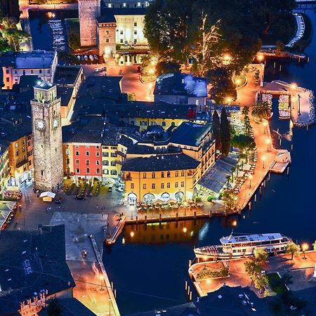 Appartamento Emma - Happy Rentals Riva del Garda Exterior foto