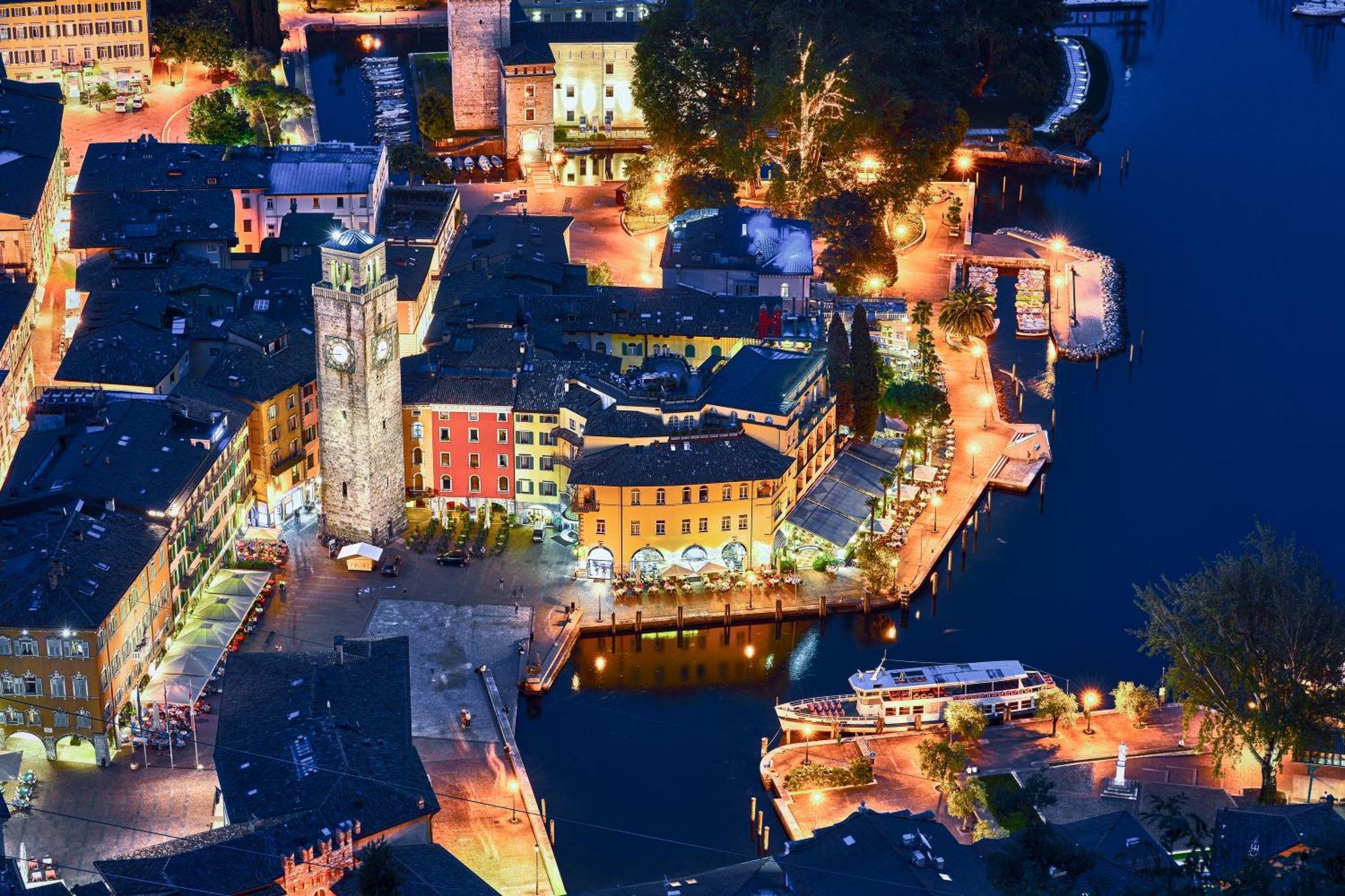 Appartamento Emma - Happy Rentals Riva del Garda Exterior foto