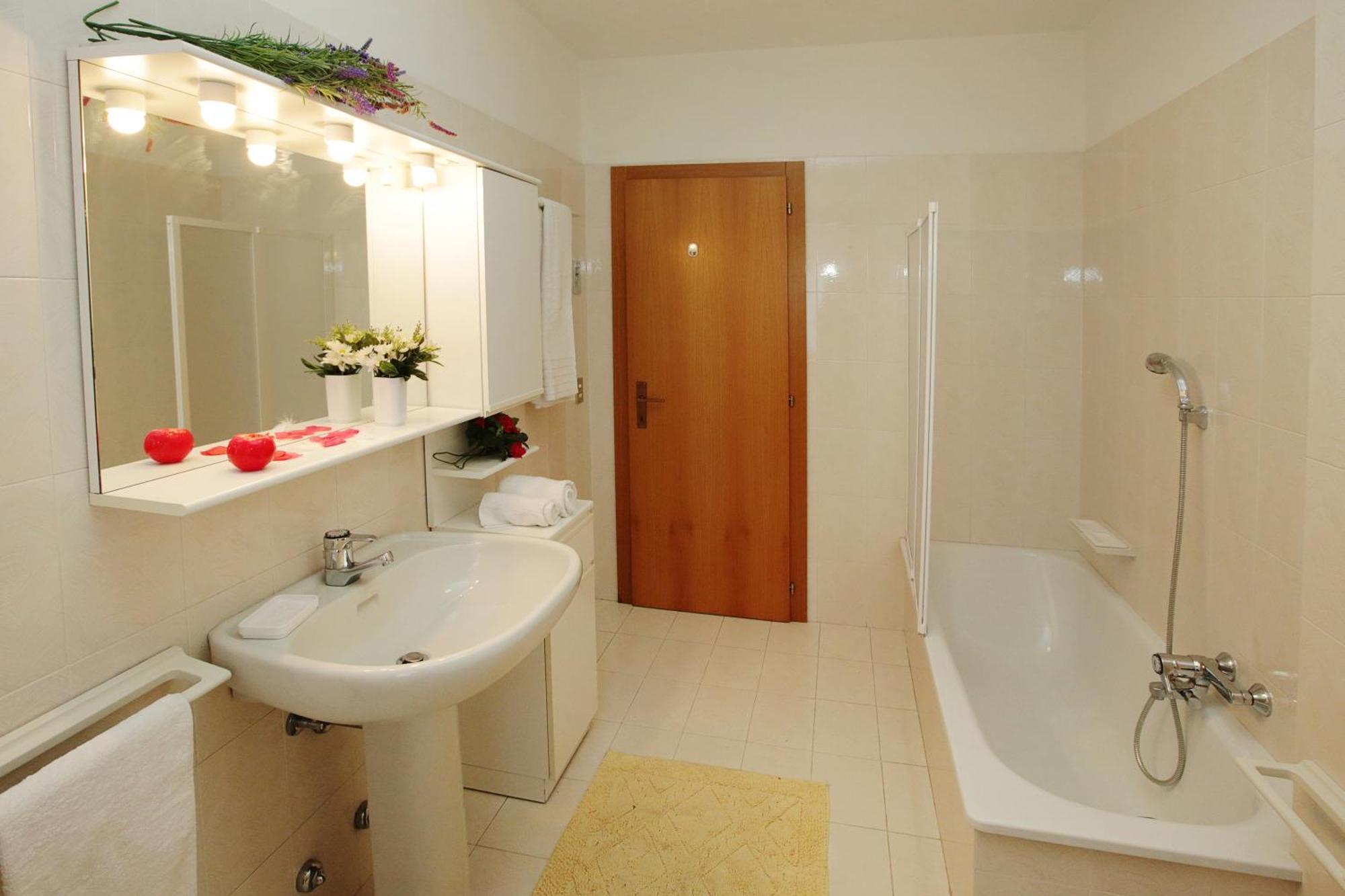 Appartamento Emma - Happy Rentals Riva del Garda Exterior foto