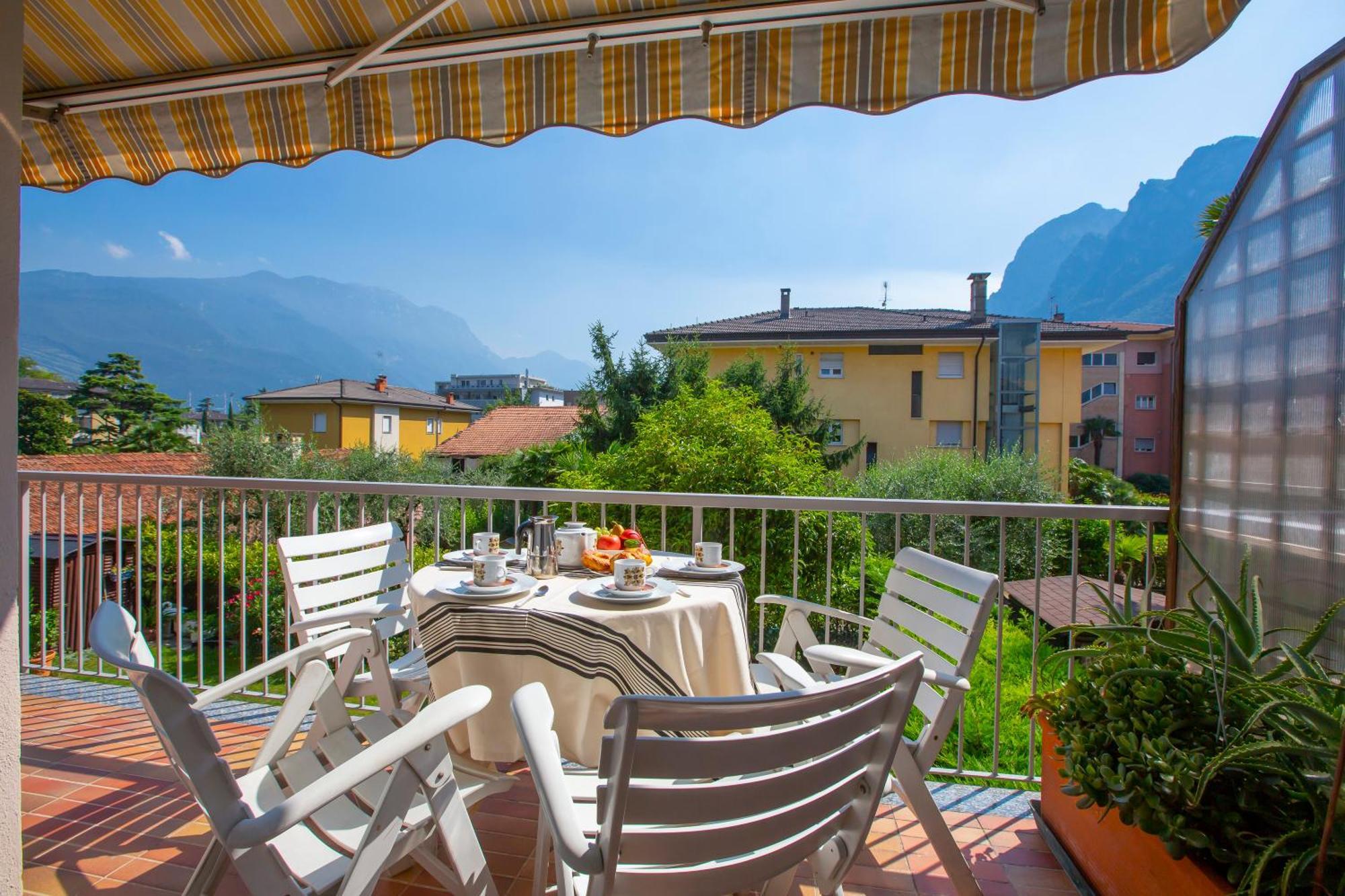 Appartamento Emma - Happy Rentals Riva del Garda Exterior foto